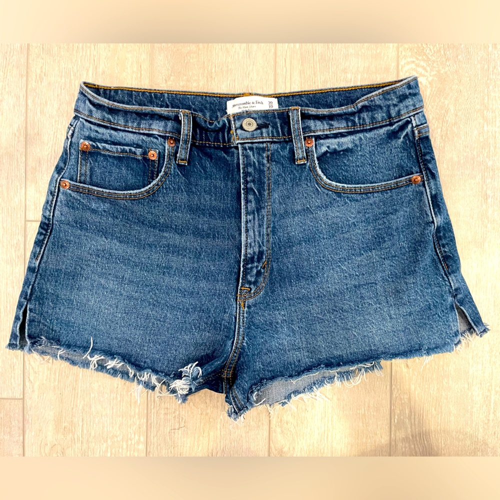 Abercrombie & Fitch The Mom Short High Rise (Size 30)
